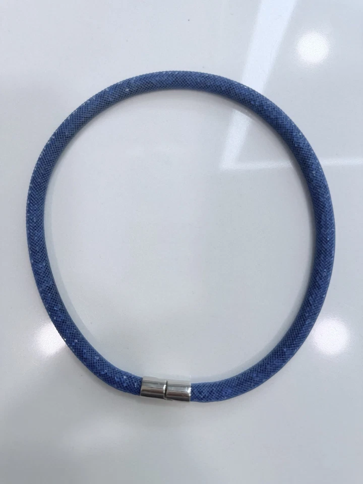 Pulseira Swarovski Stardust Capri azul malha envoltório de cristal fecho tom prata 16,5” - Imagem 1 de 4