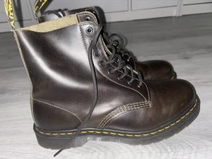 Dr. Martens 8 Loch, Gr. 42 NEU dunkelbraun - Bild 1 von 7
