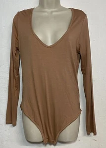 NWT Boohoo Size 10 Bodysuit Tan Jannie Long Sleeve V-Neck Stretch - Picture 1 of 5