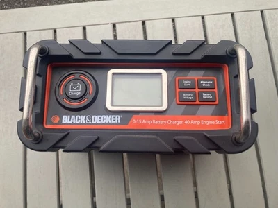 Black and Decker 0-15 amp Battery Charger with 40 amp engine start - Image 1 of 3