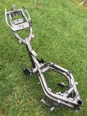 Kawasaki Ninja 650R EX650 2012 cuadro principal chasis EZ regular recto limpio 2 k millas Foto 1 de 4