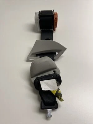 2014 TOYOTA PRIUS C REAR CENTER SEAT BELT RETRACTOR OEM Foto 1 de 4