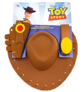 JUEGO DE ACCESORIOS DE DISFRAZ DE LEÑA PARA NIÑOS SOMBRERO FUNDA CINTURÓN JUGUETE HISTORIA DISNEY TIENDA NUEVO CON ETIQUETAS - Imagen 1 de 2