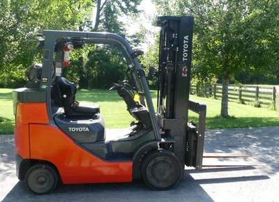 Carretilla elevadora Toyota 8FGC35U-BCS 2019 3 etapas propano 6850 lb con cambio lateral pocas horas Foto 1 de 4