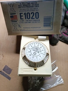 Intermatic E1020/E1020 In-Wall Time Switch 15amp 1500Watt 12 full load amp 125V - Picture 1 of 2