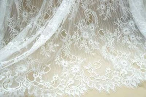Off White Chantilly Stoff französische Spitze weich Blumenmuster Wimpern gerippt Spitzenstoff - Bild 1 von 8