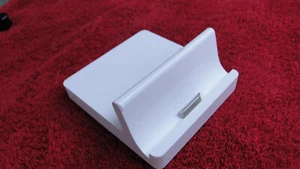 Genuine Apple iPad 1/2/3 Dock A1381 Charger Cradle Docking Base MC940ZM/A - Picture 1 of 4