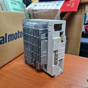 MITSUBISHI AC SERVO AMPLIFIER MR-E-40A - Picture 1 of 3
