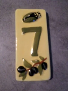 Nummer 7, Keramisches Dekohäuschen, Thema Olivenbaum, Hausnummernschild - Bild 1 von 1