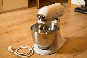 KitchenAid Küchenmaschine Classic 4,3 Liter weiß mit Zubehör - Bild 1 von 5