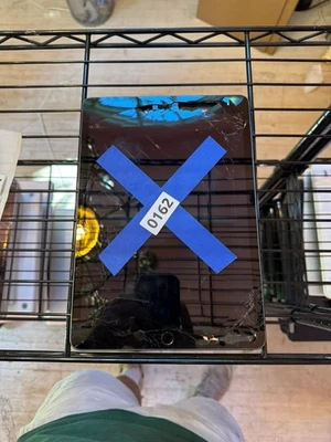 Apple iPad 9th Gen (A2602) – Cracked Screen / No Boot – For Parts or Repair – Fi - Image 1 of 4