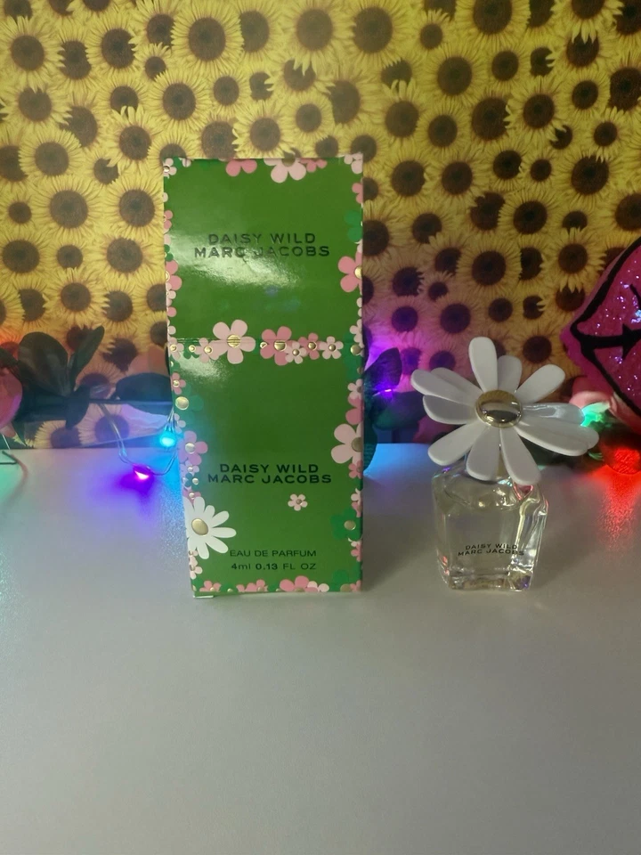 Marc Jacobs Daisy Wild Eau de Parfum EDP Splash MINI Perfume Nuevo en Caja 0.13 OZ Foto 1 de 1