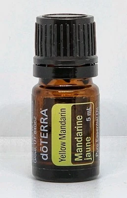 Mezcla de aceite esencial de mandarina amarilla doTERRA 5 ml botella abierta llena Foto 1 de 2