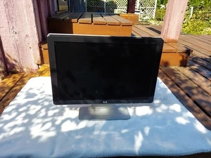 HP W2007 20" Widescreen LCD Monitor Built-in Speakers VGA DVI 1680x1050 - Picture 1 of 6