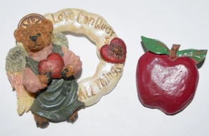 Boyds Bears Collection Love Conquers All Things Brosche Anstecknadel & Apfelbrosche rot - Bild 1 von 2