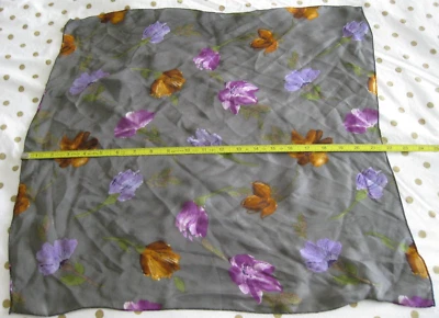 Bufanda de pelo floral gris Elaine Gold for Collection XIX LTD 100 % SEDA 21 x 21 Foto 1 de 4