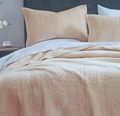 Edredón Queen Donna Karan Terciopelo Suave Cosido a Mano en Dorado, Lujoso Satén, Nuevo Foto 1 de 2