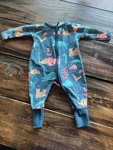 Baby Junge Schlafanzug Pyjama Dinosaurier bunt weich Größe 0-3 Monate Viel Glück Pyjama - Bild 1 von 3