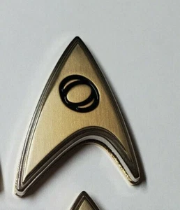 Star Trek: Strange New Worlds Spock - Sección Ciencia Insignia Magnética Tamaño Completo - Imagen 1 de 1