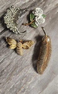 Trifari Daisy Seed Pearl Honey Bee Natural Rhinestone Leaf - 4 Vintage Brooches - Bild 1 von 9
