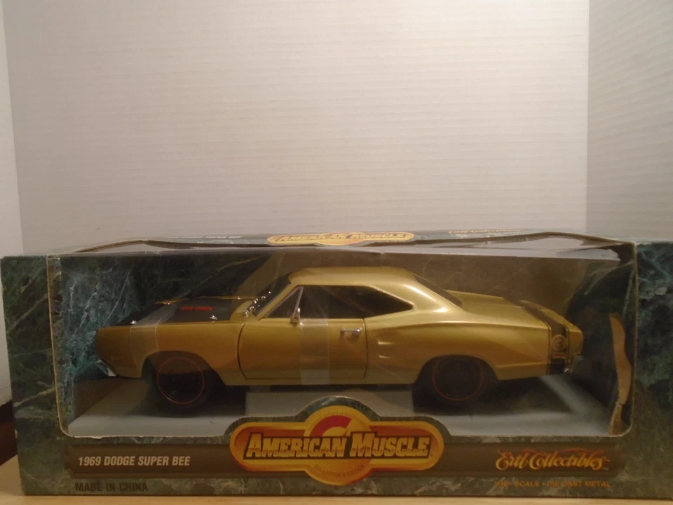 Ertl Gold 1969 Dodge Super Bee 440 6-pack Amerian Muscle 1 18