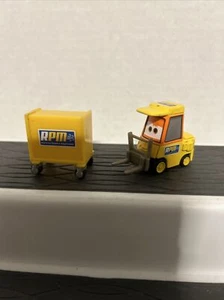 Disney Pixar Cars… Benzin Pulaski RPM… KOLBENBECHER PIT CREW TEAM - Bild 1 von 10