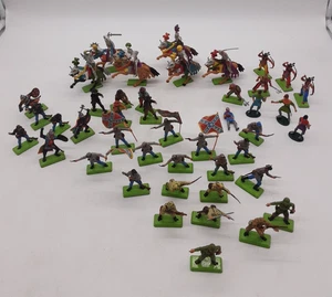 Bundle Of Vintage Britains Figures - 43 Figures - Picture 1 of 19