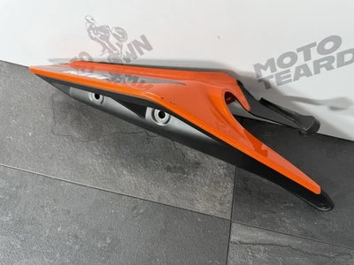 Carenado de asiento derecho panel trasero KTM DUKE 125 2023 solo 3775 millas 2017-2022 OEM Foto 1 de 4