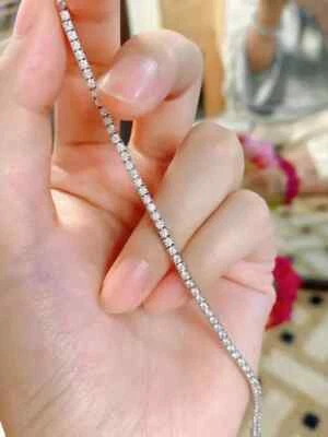 Brazalete de tenis para mujer de diamantes creados en laboratorio de corte redondo de 6 quilates enchapado en oro blanco de 14 quilates Foto 1 de 4
