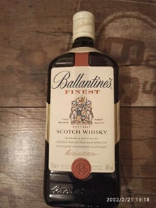 Ballantines 0,7 L.Flasche Scotch Whiskey 40% alte Abfüllung und Rucksack ,Rar - Bild 1 von 3
