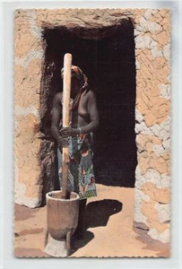 Níger - DESNUDO ÉTNICO - Millet pounder en Niamey - Publ. Jeune Afrique - Cliché Ha - Imagen 1 de 2