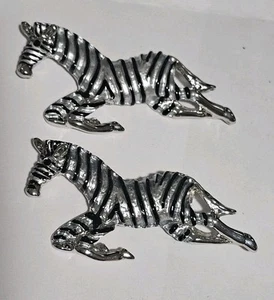 Zebra Pair Silvertone And Black Enamled Broochs Unsigned - Picture 1 of 6