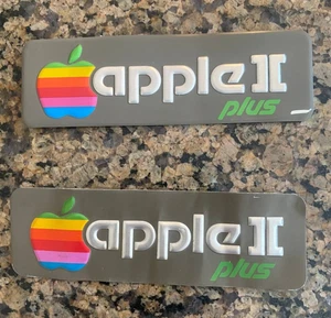 ✅ ⌘ Insignias de tapa Apple II Plus, dos - Imagen 1 de 2