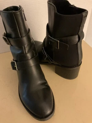 Donald Pliner Women black leather Chelsea Darby Heel Boots Size 9.5 Euro 40.5 - Image 1 of 4