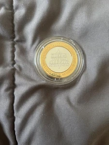 Four Queens Las Vegas $10 Silver Casino Gaming Token Andrea Queen of Fire - Foto 1 di 2