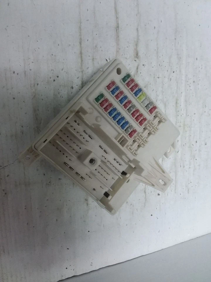 Caixa de junção fusível de cabine 2014 GMC Acadia 23106752 - Imagem 1 de 4