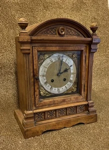 Vintage Peerless Pendulum Mantle Clock In Wooden Case With Chime - Picture 1 of 21