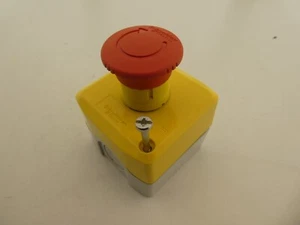 Schneider Electric / XALK178F / Harmony / Interruttore di spegnimento di emergenza (25-4-3-32) - Foto 1 di 4