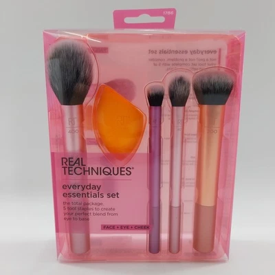 Real Techniques Everyday Essentials + Make-up-Schwamm-Set, Make-up-Pinse... 1786 - Bild 1 von 4