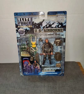 U.S. AIRBORNE Elite Force WWII RIFLEMAN JAMES PROWSE CON PARACADUTE FUNZIONANTE - Leggi - Foto 1 di 6