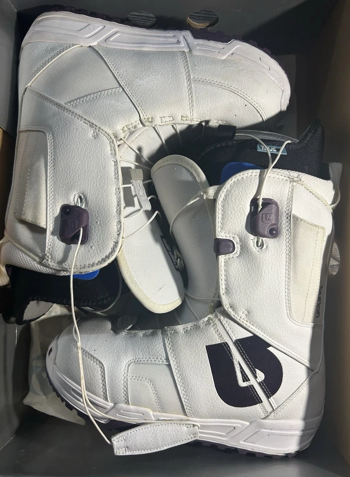 Beautiful “Burton Mint Ski  Boot” Size 7 White/Plum. Excellent Condition. - Image 1 of 4