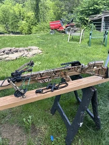 PSE FANG Camoflauge Crossbow. Great condition. Adjustable grip - Picture 1 of 18