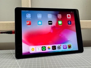 Apple  iPad Air (1st Gen) - 128GB WiFi only (ME898LL/A) - Great Cosmetic Cond! - Picture 1 of 6