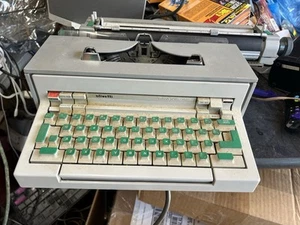 Olivetti Underwood Praxis 48 Vintage Typewriter Semi Functional For Repair Only - Picture 1 of 8