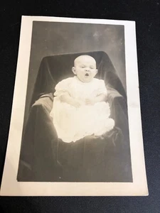 Foto d'epoca in bianco e nero bocca di bambino aperta H-87 - Foto 1 di 5