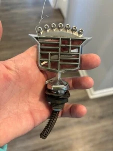 1980-1985 Cadillac Brougham RWD Skeleton Hood Ornament OEM 2 5/8" x 5" - Foto 1 di 3