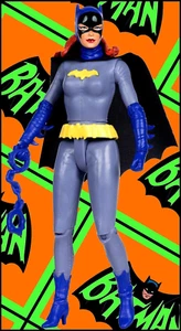 McFarlane Batgirl in schwarz grau Batman 66 Comic kostenloser Versand - Bild 1 von 6