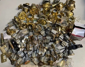 Lotto Serrature Porta Cilindri Locksport Serratura Catenaccio Kwikset Varie Per Ricambi - Foto 1 di 11