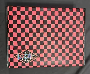 Gebrauchte Vintage BMI Local Checkered Audio Cassette Tape Case schwarz & pink - Bild 1 von 8