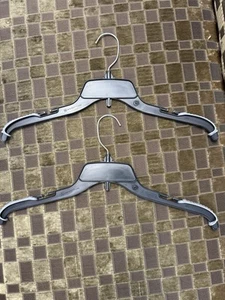 Plastic Clothing Hangers w/ Metal Swivel Hooks, 17 inch, 100 Pk, BRAND NEW - Picture 1 of 3